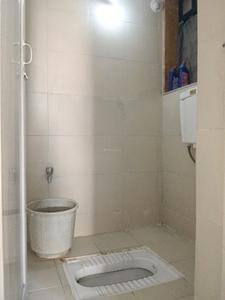 Common Bathroom Image of 600 Sq.ft 1 BHK Apartment / Flat for rent in Puraniks Home Town, Kasarvadavali Thane for Rs. 17500
