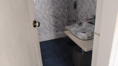 Image of 950 Sq.ft 2 BHK Apartment / Flat for rent in Mohini Castle, Khar West, Mumbai for Rs. 130000