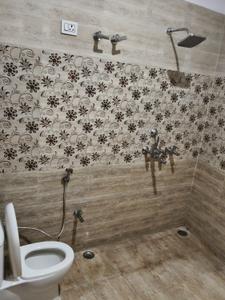 Bathroom Image of 1500 Sq.ft 2 BHK Builder Floor for rent in Jankipuram Extension Lucknow for Rs. 10000