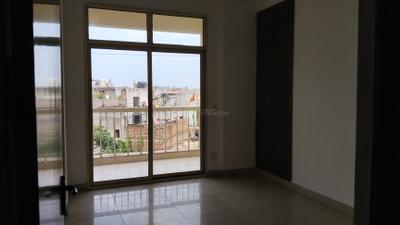 Bedroom Image of 1240 Sq.ft 3 BHK Apartment / Flat for sale in Mahagun Mascot, Crossings Republik Ghaziabad for Rs. 12200000