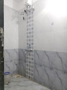 Common Bathroom One Image of 543 Sq.ft 1 RK Apartment / Flat for rent in Karve Nagar Pune for Rs. 17500