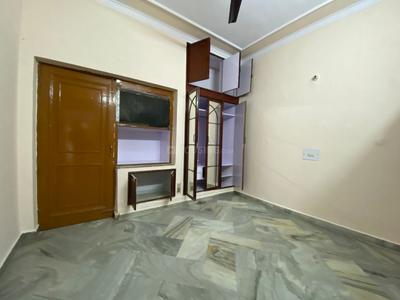 Bedroom Image of 1500 Sq.ft 2 BHK Builder Floor for rent in Paschim Vihar New Delhi for Rs. 31000