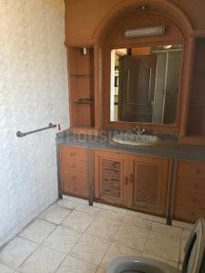 Bathroom Image of 5000 Sq.ft 5 BHK Independent House for sale in Picnic Garden Kolkata for Rs. 50000000