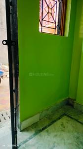 Bedroom Image of 350 Sq.ft 1 BHK Apartment / Flat for rent in Picnic Garden Kolkata for Rs. 7450