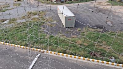 Image of 300 Sq.ft 1 RK Independent House for rent in DLF Phase 3, Gurgaon for Rs. 16500