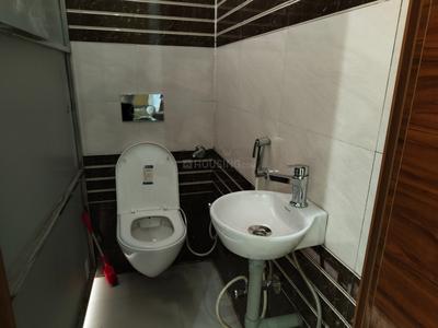 Bathroom Image of 800 Sq.ft 2 BHK Independent House for rent in Girdharpur Mathura for Rs. 9500