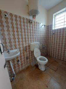 Bathroom Image of 1250 Sq.ft 2 BHK Apartment / Flat for rent in New Tippasandra Bengaluru for Rs. 42000