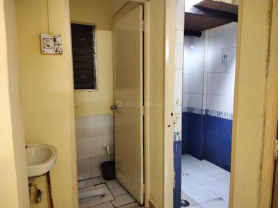 Bathroom Image of 645 Sq.ft 1 BHK Apartment / Flat for sale in Kasba Peth Pune for Rs. 5500000