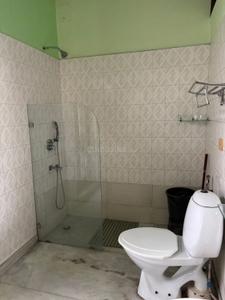 Bathroom Image of 750 Sq.ft 1 RK Apartment / Flat for rent in Safdarjung Development Area New Delhi for Rs. 38000