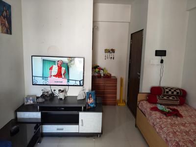 Living Room Image of 1100 Sq.ft 2 BHK Apartment / Flat for rent in Chupon Swarnim Square, Bhayli Vadodara for Rs. 21000