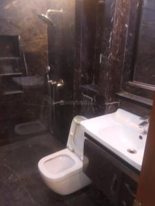 Bathroom Image of 900 Sq.ft 2 BHK Apartment / Flat for rent in Lajpat Nagar New Delhi for Rs. 40000