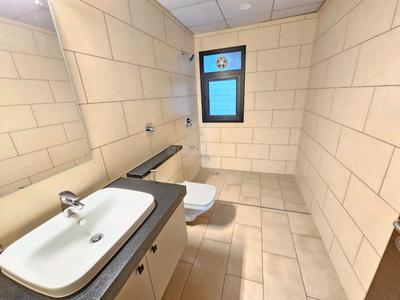 Bathroom Image of 3560 Sq.ft 4 BHK Apartment / Flat for sale in Sobha Marina One, Marine Drive Kochi for Rs. 52000000