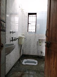 Common Bathroom Image of 1250 Sq.ft 2 BHK Apartment / Flat for rent in Dwarkadheesh Apartment, Sector 12 Dwarka New Delhi for Rs. 33000