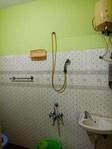 Bathroom Image of 1000 Sq.ft 2 BHK Apartment / Flat for rent in Anna Nagar Chennai for Rs. 30000