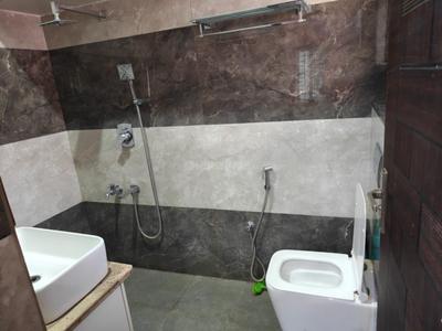 Bathroom Image of 1800 Sq.ft 2 BHK Apartment / Flat for rent in Malleswaram Bengaluru for Rs. 45000