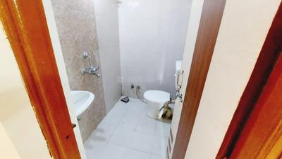 Bathroom Image of 450 Sq.ft 1 BHK Apartment / Flat for rent in Mahalakshmi Nagar Indore for Rs. 9500