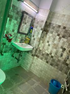 Bathroom Image of 1000 Sq.ft 2 BHK Builder Floor for rent in Ansal Golf Links 1 Greater Noida for Rs. 20000