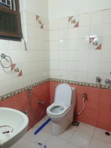 Bathroom Image of 1000 Sq.ft 2 BHK Builder Floor for rent in Ajabpur Kalan Dehradun for Rs. 35000