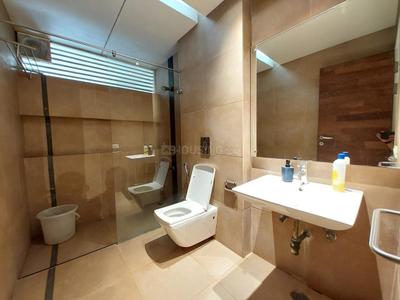 Bathroom Image of 5000 Sq.ft 4 BHK Independent House for rent in Anna Nagar Chennai for Rs. 275000