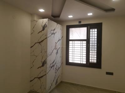 Bedroom Image of 850 Sq.ft 3 BHK Builder Floor for sale in Shalimar Bagh New Delhi for Rs. 14000000