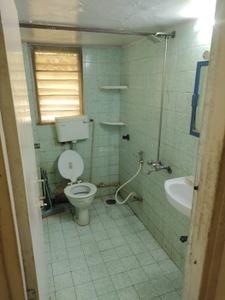 Bathroom Image of 870 Sq.ft 2 BHK Apartment / Flat for sale in Versova Neptune Apartment, Andheri West Mumbai for Rs. 27500000