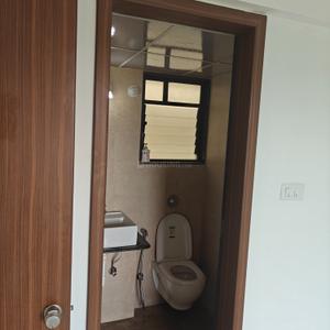 Bathroom Image of 1000 Sq.ft 3 BHK Apartment / Flat for rent in Kohinoor Sportsville, Maan Pune for Rs. 36000