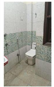 Bathroom Image of 660 Sq.ft 2 BHK Independent House for rent in Mayur Vihar Phase 1 New Delhi for Rs. 22000