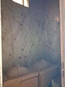 Common Bathroom Image of 900 Sq.ft 2 BHK Apartment / Flat for sale in Skyline Dev Infra, Sector 49 Noida for Rs. 4500000