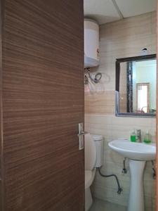 Common Bathroom Image of 425 Sq.ft 1 RK Apartment / Flat for rent in Supertech Eco Suites, Sector 137 Noida for Rs. 20500