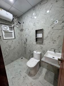 Bathroom Image of 1300 Sq.ft 3 BHK Apartment / Flat for rent in Bommanahalli Bengaluru for Rs. 44999