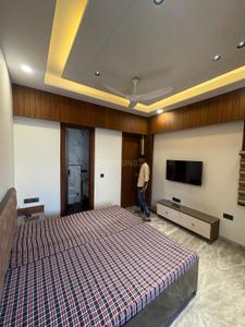 Bedroom Image of 1200 Sq.ft 3 BHK Builder Floor for rent in Vivek Vihar New Delhi for Rs. 60000