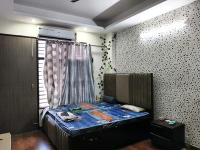 Bedroom Image of 1500 Sq.ft 2 BHK Builder Floor for rent in Sector 69 Gurgaon for Rs. 30000