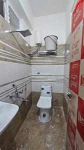 Bathroom Image of 1050 Sq.ft 2 BHK Apartment / Flat for rent in Hitech City Hyderabad for Rs. 40001