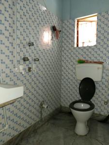 Common Bathroom Image of 500 Sq.ft 1 BHK Apartment / Flat for rent in Jadavpur Kolkata for Rs. 8000
