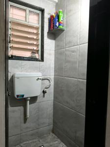 Common Bathroom Image of 650 Sq.ft 1 BHK Apartment / Flat for rent in Kothrud Pune for Rs. 16000