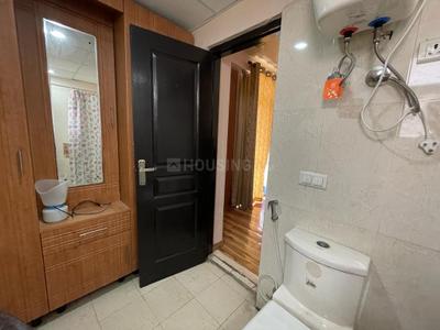 Bathroom Image of 1295 Sq.ft 2 BHK Apartment / Flat for rent in Paramount Symphony, Crossings Republik Ghaziabad for Rs. 18000