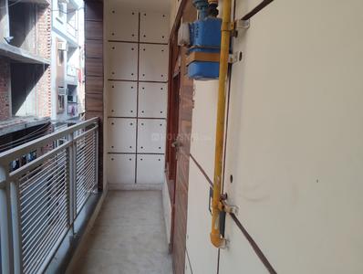 Balcony Image of 1000 Sq.ft 2 BHK Builder Floor for rent in Preet Vihar New Delhi for Rs. 28000