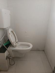 Common Bathroom Image of 1150 Sq.ft 2 BHK Apartment / Flat for rent in Magarpatta Trillium, Magarpatta City Pune for Rs. 35000