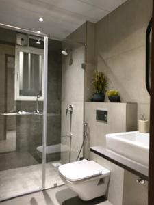 Common Bathroom Image of 1905 Sq.ft 3 BHK Apartment / Flat for sale in Kolte Patil 24K Altura, Baner Pune for Rs. 20500000
