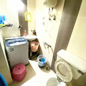 Bathroom Image of 750 Sq.ft Studio Apartment / Flat for rent in New Shimla Shimla for Rs. 6500