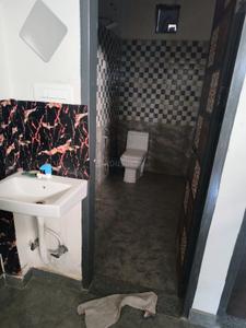 Bathroom Image of 900 Sq.ft 2 BHK Independent House for rent in Palam Vihar Extension Gurgaon for Rs. 15000