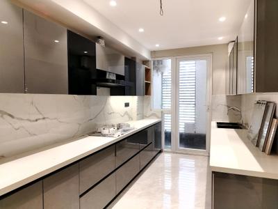 Kitchen Image of 3000 Sq.ft 3 BHK Builder Floor for rent in DLF Phase 4 Gurgaon for Rs. 100000
