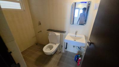 Bathroom Image of 1500 Sq.ft 3 BHK Apartment / Flat for rent in MJR Pearl, Kadugodi Bengaluru for Rs. 52000