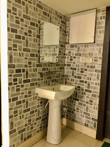 Bathroom Image of 1598 Sq.ft 3 BHK Builder Floor for rent in Ganeshguri Guwahati for Rs. 50000