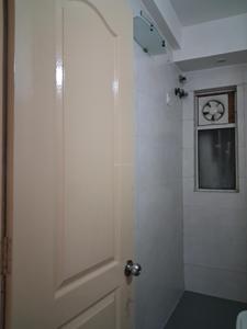 Common Bathroom Image of 1410 Sq.ft 3 BHK Apartment / Flat for sale in Paras Tierea, Sector 137 Noida for Rs. 11900000