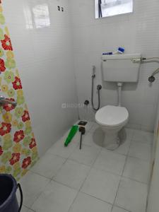 Bathroom Image of 1075 Sq.ft 2 BHK Apartment / Flat for rent in Vyttila Kochi for Rs. 32750