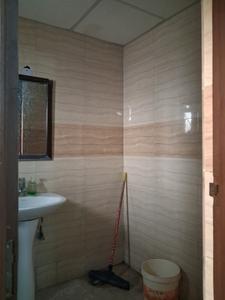 Common Bathroom Image of 425 Sq.ft 1 RK Apartment / Flat for rent in Supertech Eco Suites, Sector 137 Noida for Rs. 20500