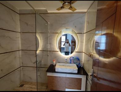 Bathroom Image of 1800 Sq.ft 3 BHK Apartment / Flat for rent in Patel Nagar New Delhi for Rs. 85000