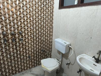Bathroom Image of 2250 Sq.ft 3 BHK Builder Floor for rent in Sector 9 Faridabad for Rs. 25000