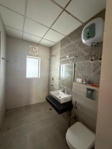 Bathroom Image of 3600 Sq.ft 4 BHK Apartment / Flat for rent in Parx Laureate, Sector 108 Noida for Rs. 115000